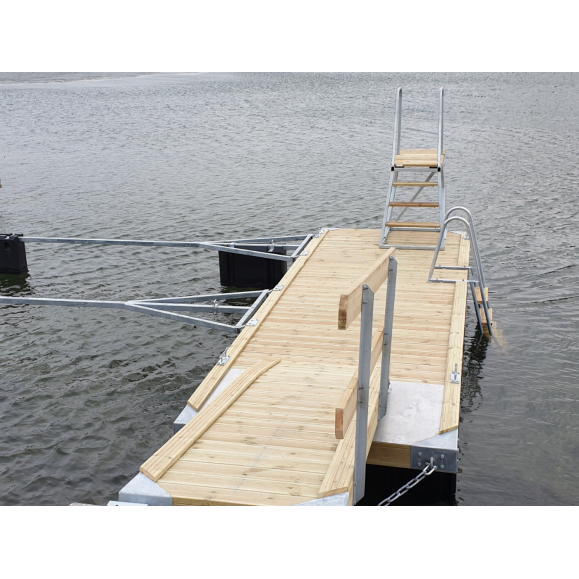 Badebrygge/Båtbrygge 2 x 8.0 meter med treverk og 8 stk plastflottører