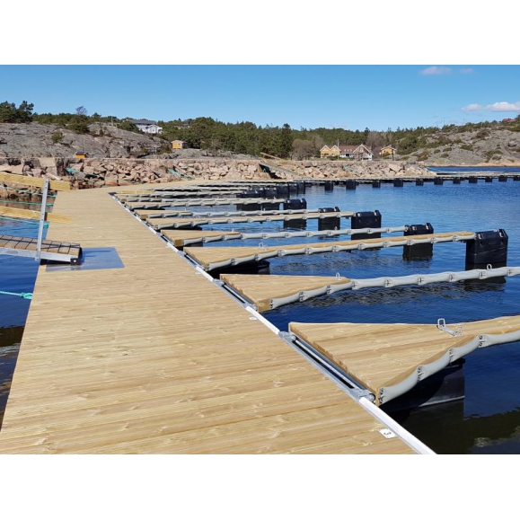 Stålbrygge, 2.4 x 6m stålbrygge med 6x370 liter